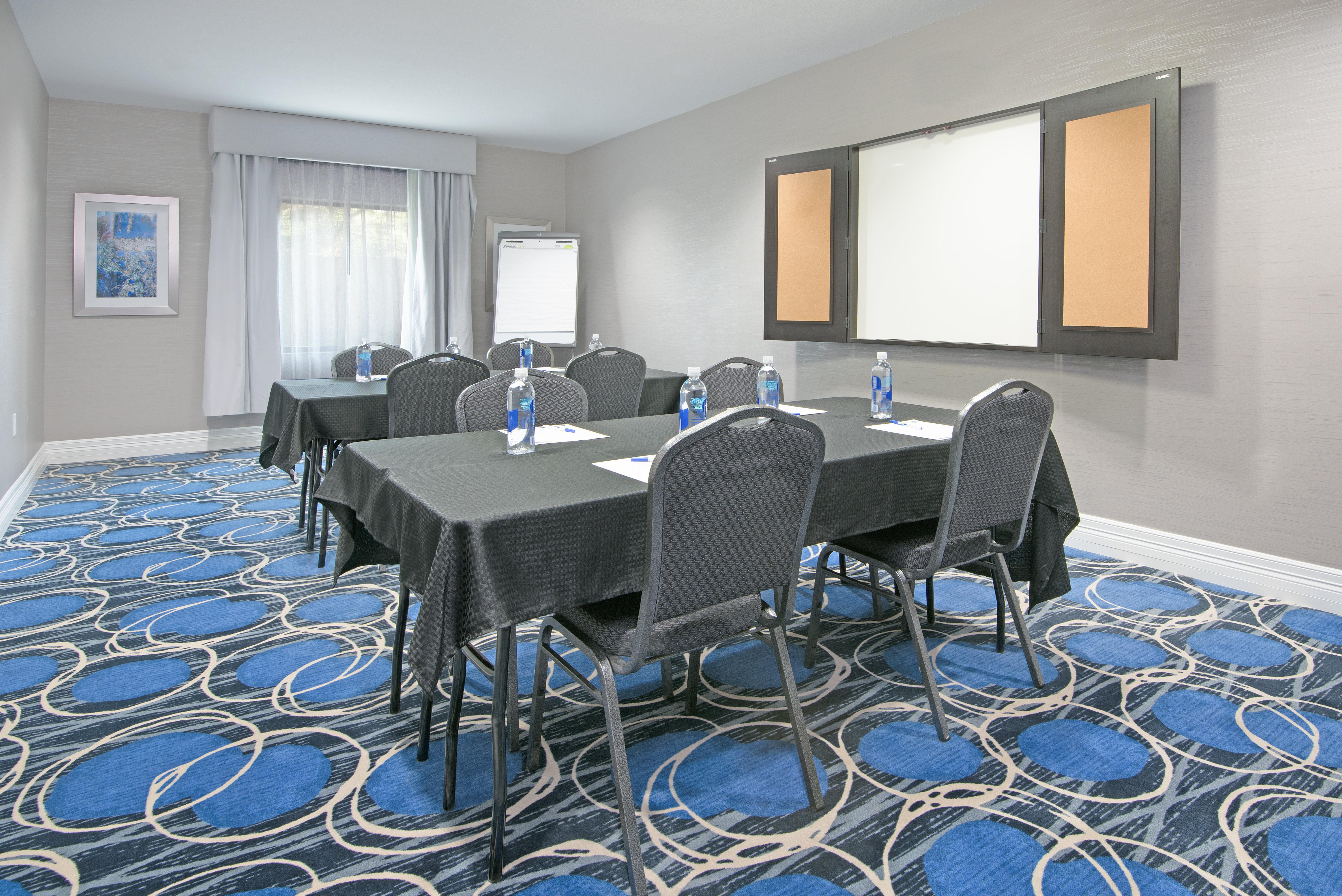 Holiday Inn Express And Suites Houston North - Iah Area By Ihg Exterior photo