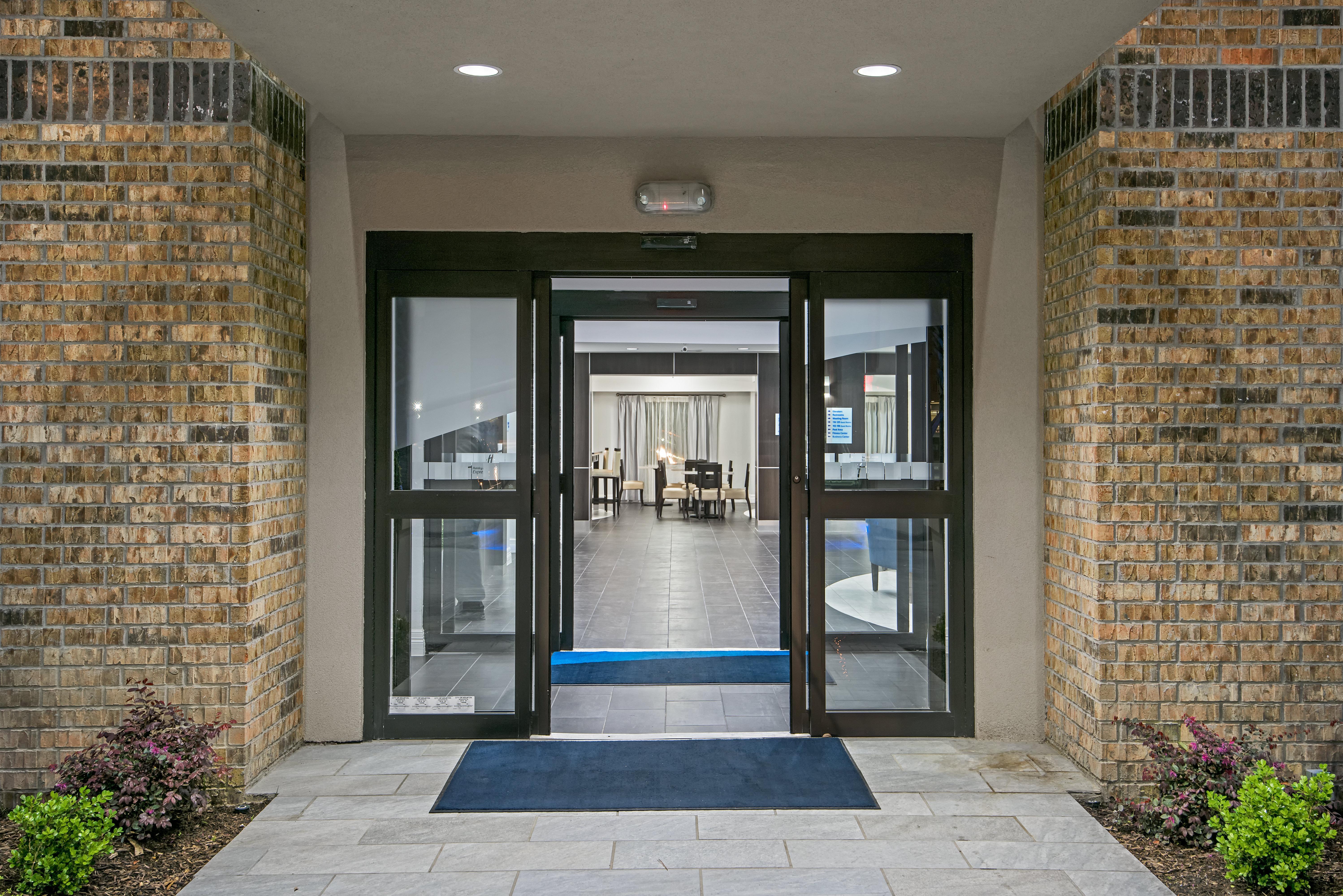 Holiday Inn Express And Suites Houston North - Iah Area By Ihg Exterior photo