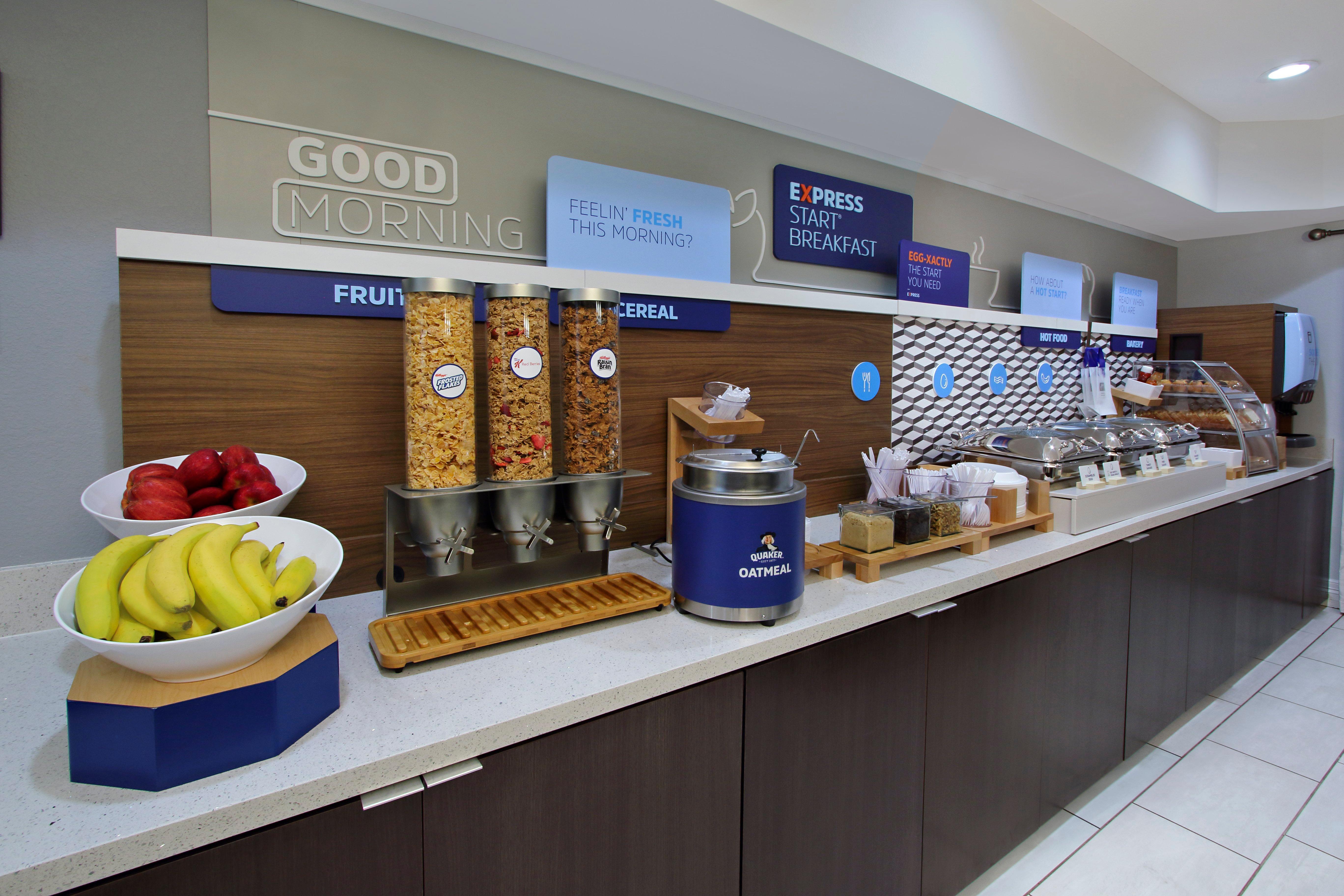 Holiday Inn Express And Suites Houston North - Iah Area By Ihg Exterior photo